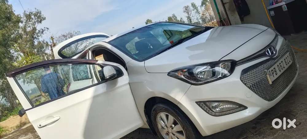 Hyundai I20 2014 Petrol Well Maintained. Last & Fix Price 400000