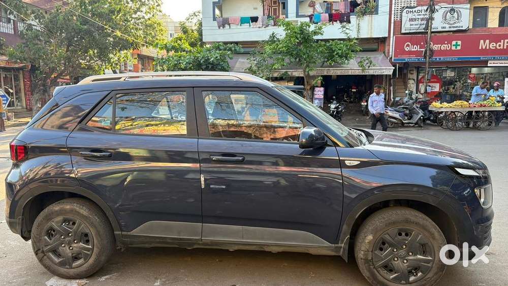 Hyundai Venue 2024 Petrol Well Maintained