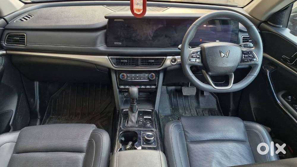 Mahindra Xuv700 2.2 Ax 7 Diesel At Luxury Pack Str Awd, 2025, Diesel