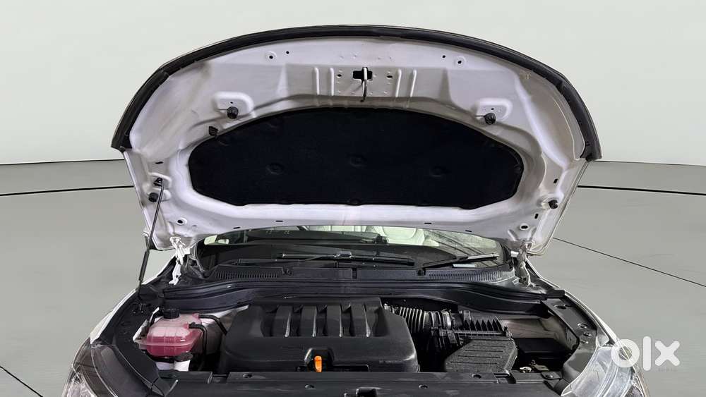 Mahindra Xuv700 2.0 Ax 7 Petrol Mt Str, 2025, Petrol