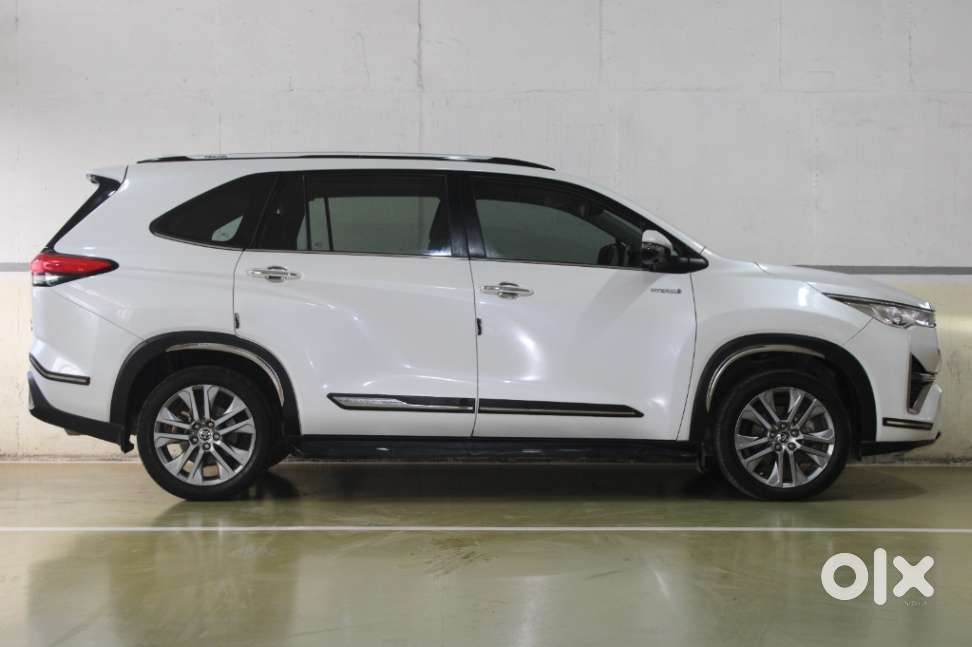 Toyota Innova Hycross 2.0 Zx Hybrid 7 Str, 2024, Petrol