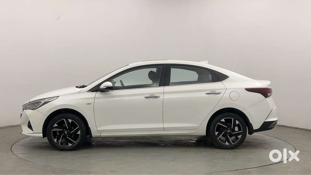 Hyundai Verna 1.5 Sx (o) Vtvt Ivt, 2022, Petrol