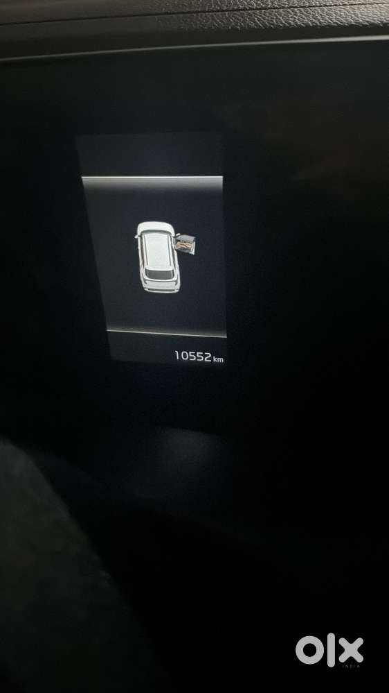 Variant Details:  * Model: Kia Carens Clavis * Trim/variant: Htk * Eng