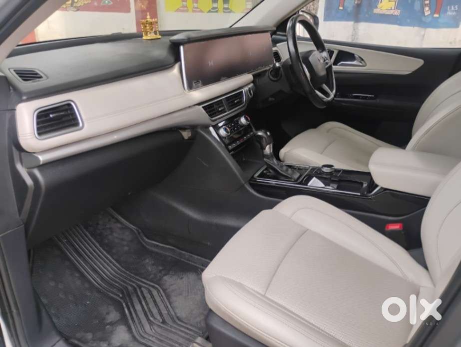 Mahindra Xuv700 2.2 Ax 7 Diesel At Str, 2021, Diesel
