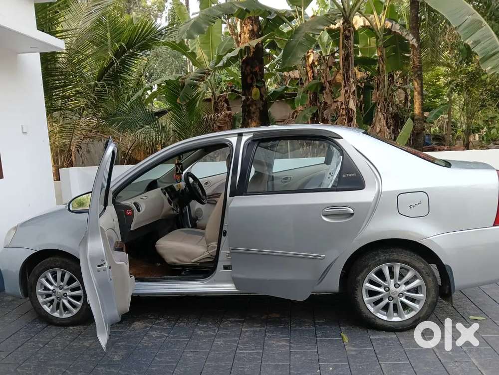 Toyota Etios 1.5 V 2013