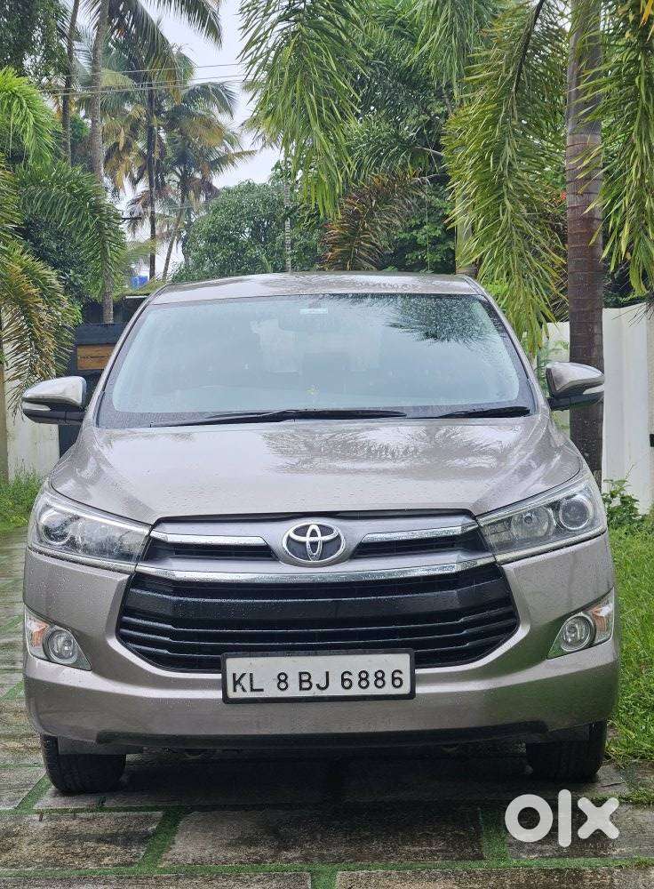 Toyota Innova Crysta 2.4 V 8 Str, 2016, Diesel