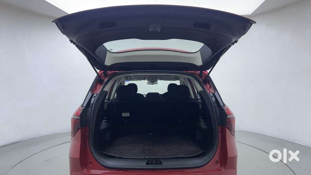 Mahindra Xuv700 2.0 Ax 5 Petrol At Str, 2022, Petrol