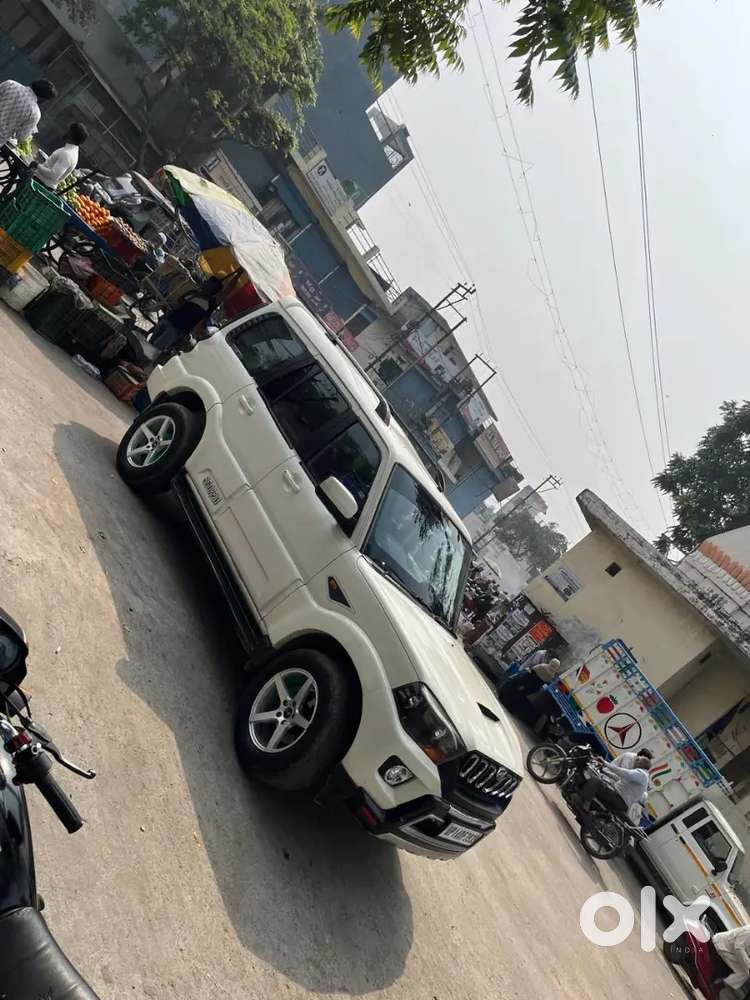 Mahindra Scorpio S6+ 2017