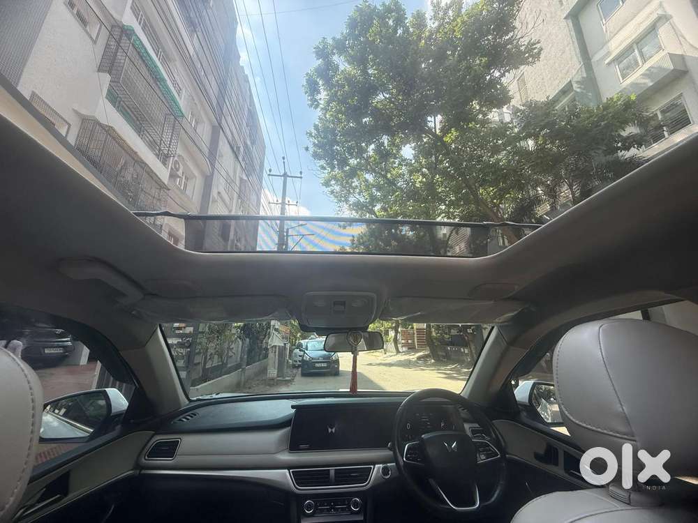 Mahindra Xuv700 2.2 Ax 7 Diesel At Luxury Pack Str, 2023, Diesel