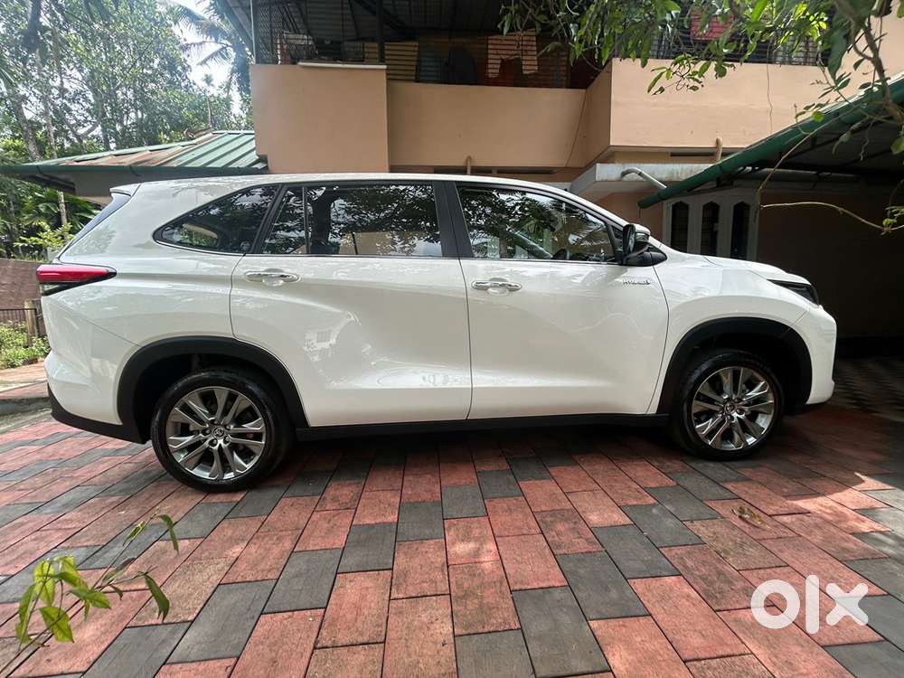 Toyota Innova Hycross 2024 Well Maintained
