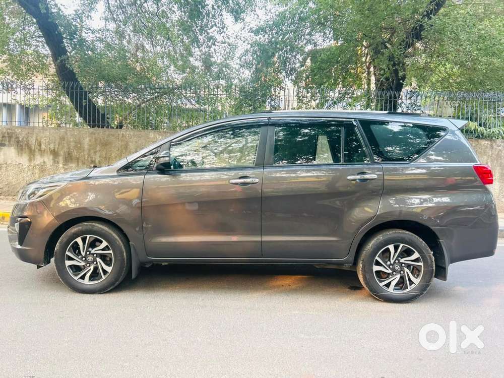 Toyota Innova Crysta 2.7 V, 2022, Petrol