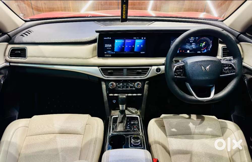 Mahindra Xuv700 2.2 Ax 7 Diesel At Luxury Pack Str Awd, 2023, Diesel