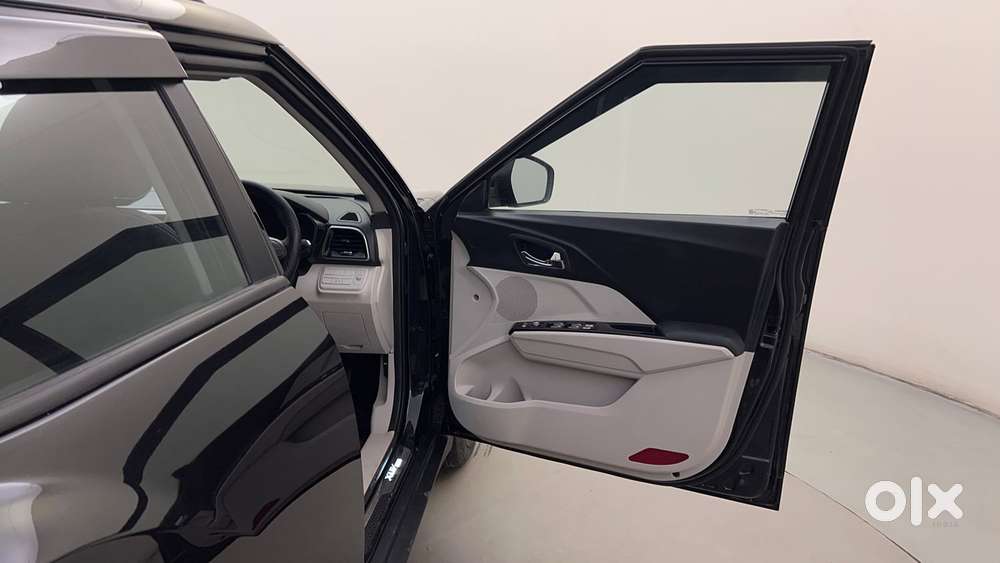 Mahindra Xuv300 W8 Amt Optional Diesel, 2024, Petrol