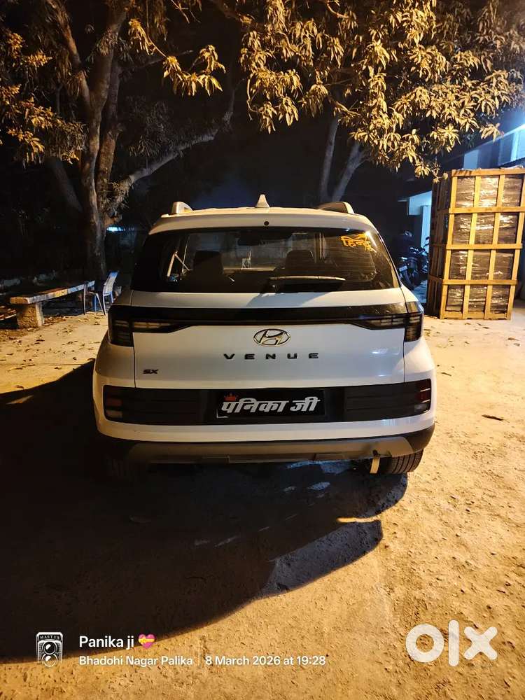 Hyundai Venue 1 Diesel 39700 Km Driven