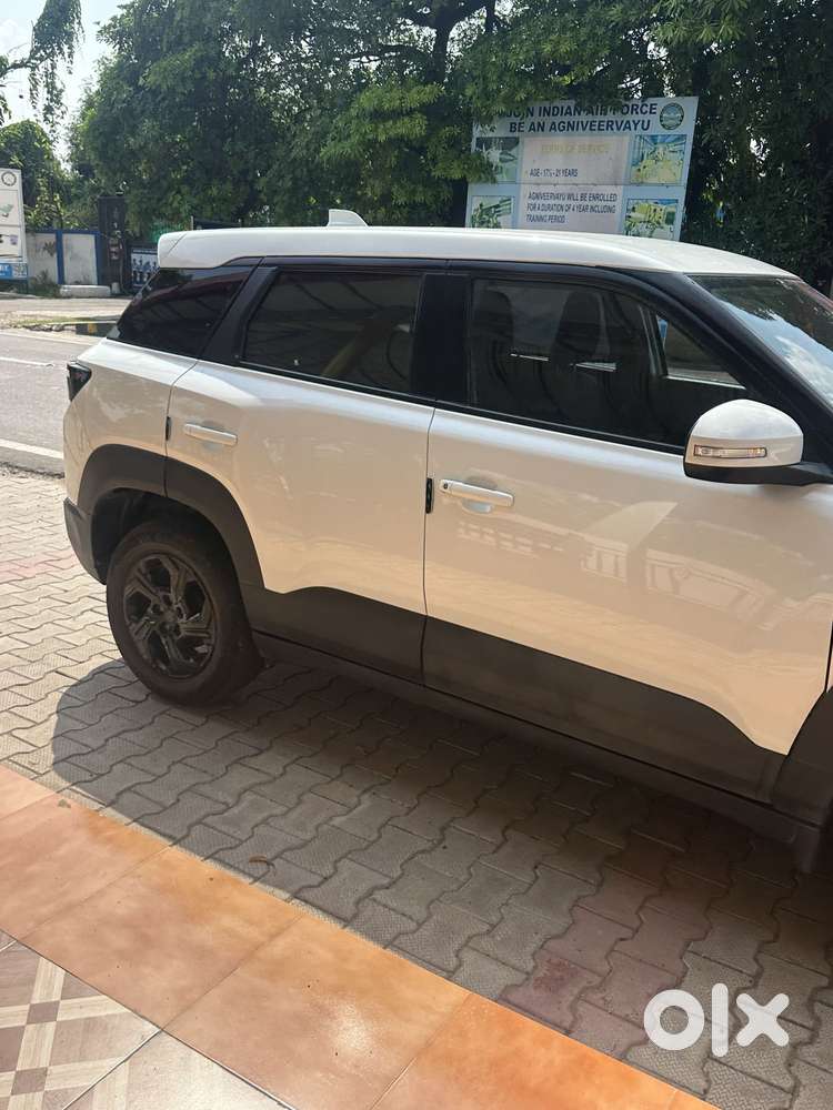 Maruti Suzuki Brezza 1.5 Vxi Smart Hybrid, 2023, Petrol