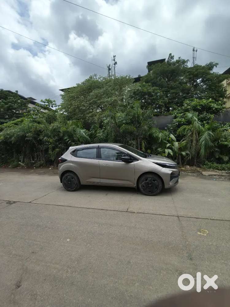 Tata Altroz Creative Petrol Automatic 2025