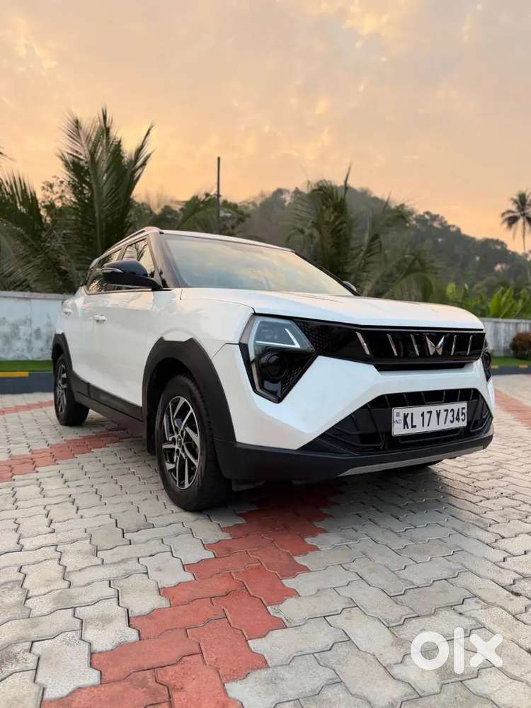 Mahindra Xuv 3xo Ax5 Petrol Mt  Single Owner Warranty Period