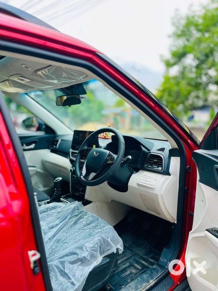 Mahindra Xuv 3xo Ax5 Pm Mt, 2024, Petrol