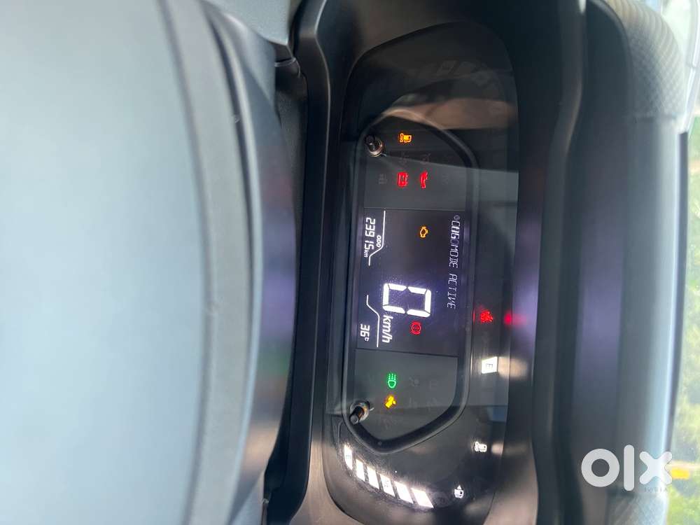 Tata Altroz 2023 Xz Cng Alloys, Touchscreen , Mint Condition23000kms