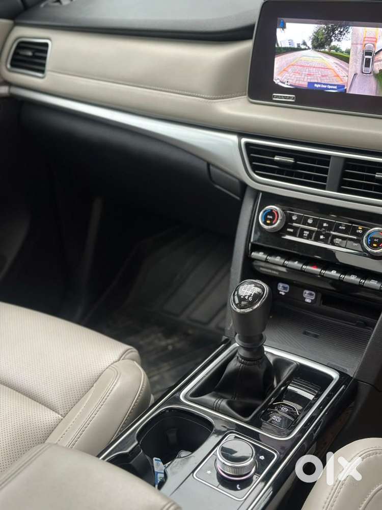 Mahindra Xuv700 2.2 Ax 7 Diesel Mt Luxury Pack Str, 2022, Diesel
