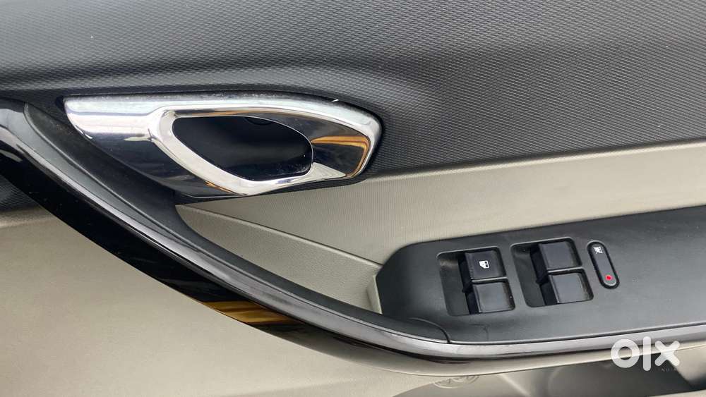 Tata Tiago 1.2 Revotron Xza, 2018, Petrol