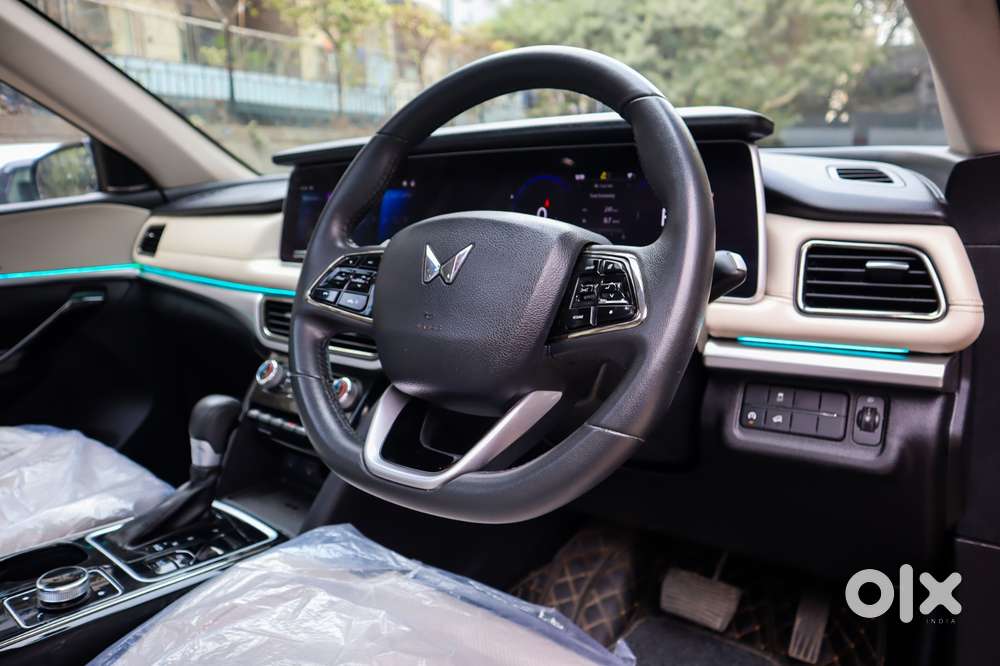 Mahindra Xuv700 2.2 Ax 7 Diesel At Luxury Pack Str, 2024, Diesel