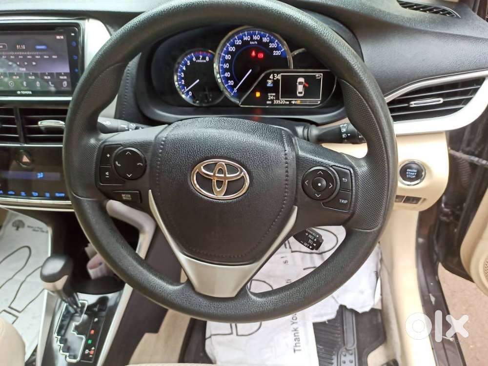 Toyota Yaris V Cvt, 2018, Petrol