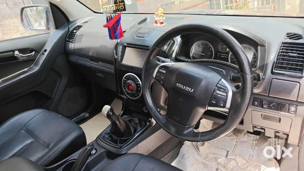 Isuzu V-cross 2019