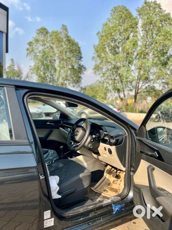 Skoda Slavia Ambition 1.5l Tsi Mt, 2023, Petrol