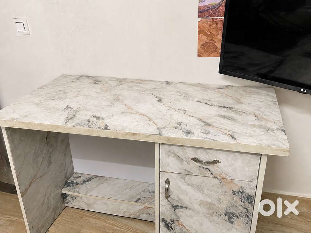 Cooler summergold and Wooden Table for sale