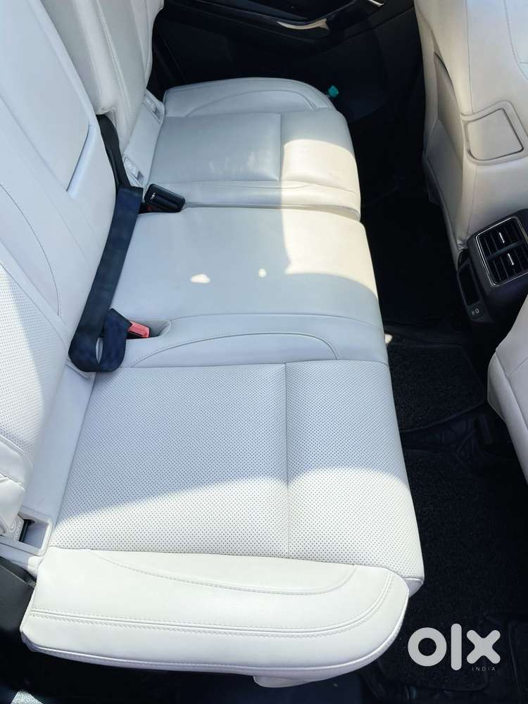 Mahindra Xuv700 2.2 Ax 7 Diesel At Luxury Pack Str Awd, 2025, Diesel