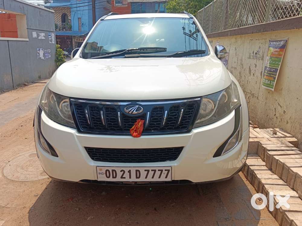 Mahindra Xuv500 W10 2016