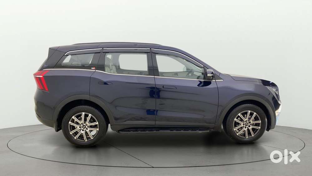 Mahindra Xuv700 2.2 Ax 7 Diesel Mt Luxury Pack Str, 2025, Diesel