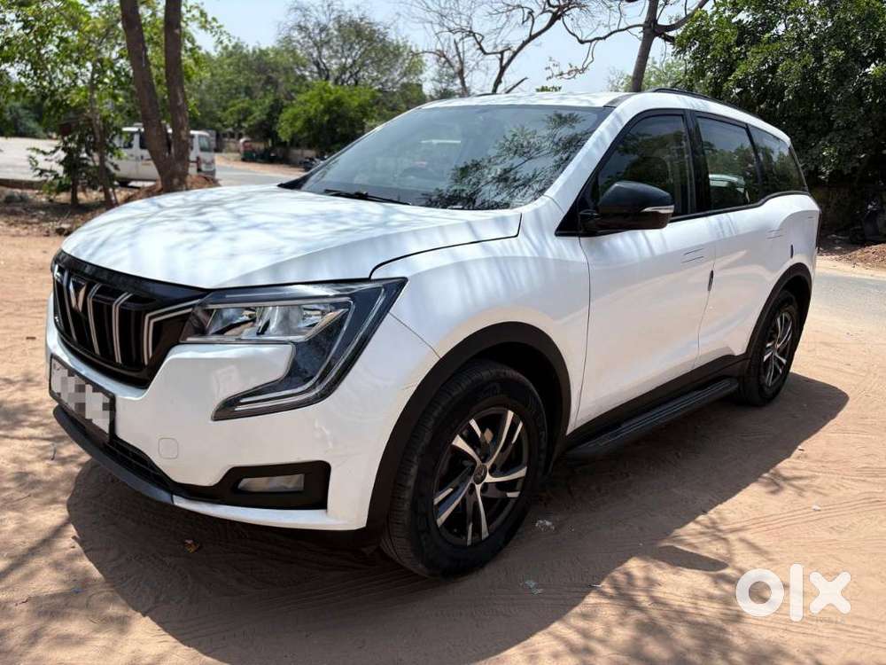 Mahindra Xuv700 2.0 Ax 3 Petrol Mt 5 Str, 2023, Petrol