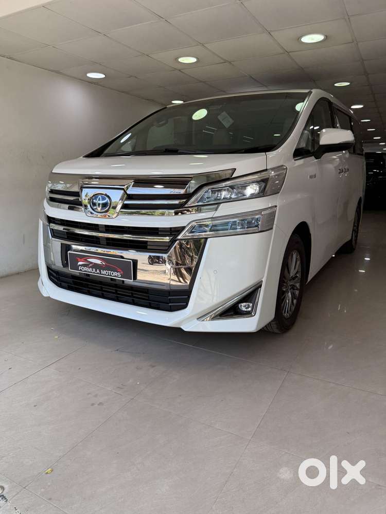 Toyota Vellfire 2.5 Executive Lounge, 2023, Petrol