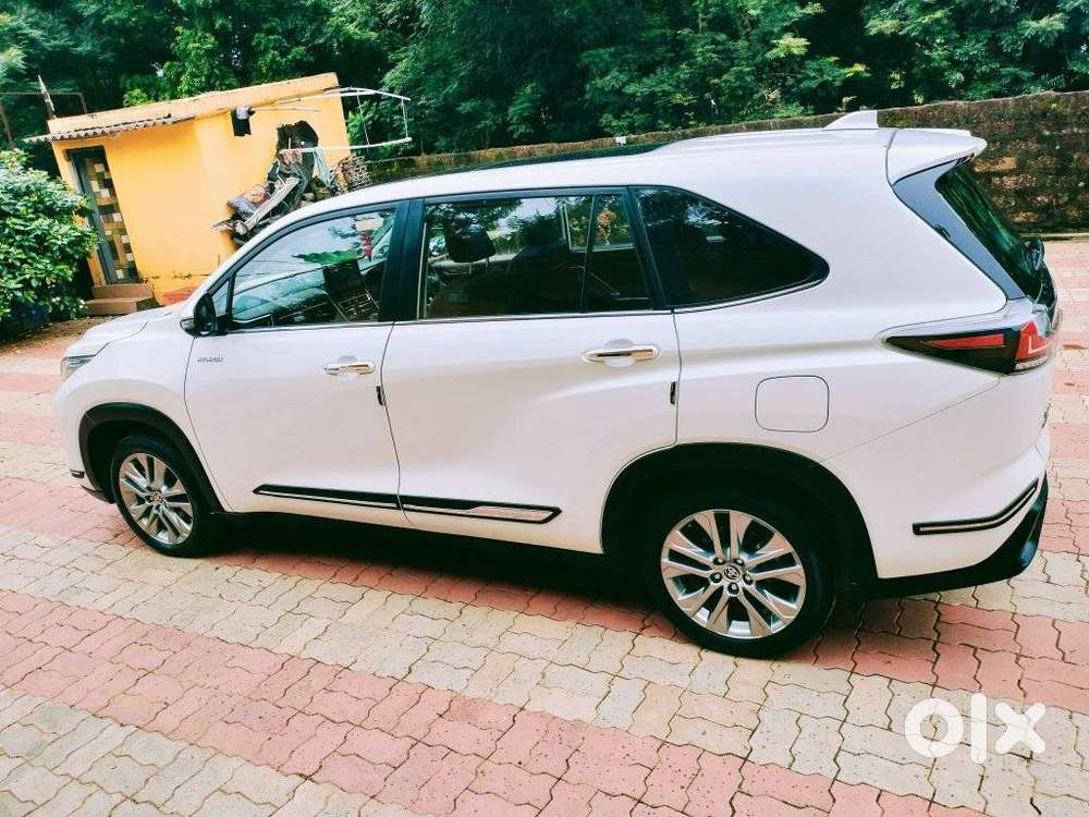 Toyota Innova Hycross 2.0 Zx (o) Hybrid 7 Str, 2024, Petrol