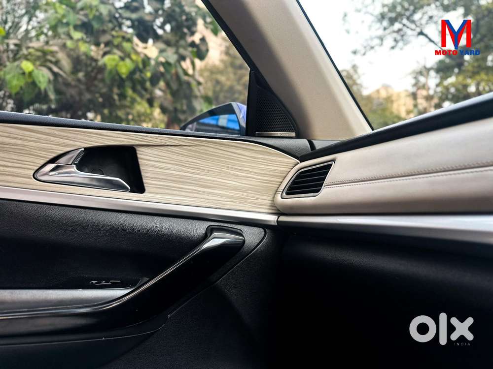 Mahindra Xuv700 2.2 Ax 7 Diesel At Luxury Pack Str, 2023, Diesel