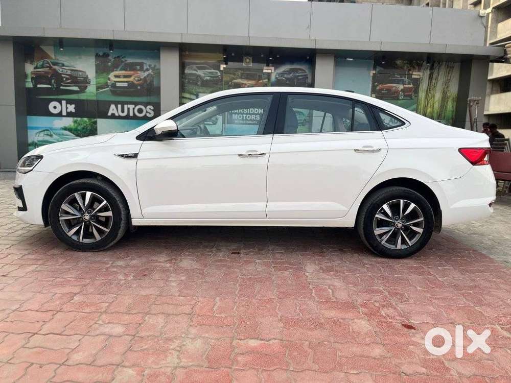 Skoda Slavia 1.0 Tsi Style At, 2025, Petrol