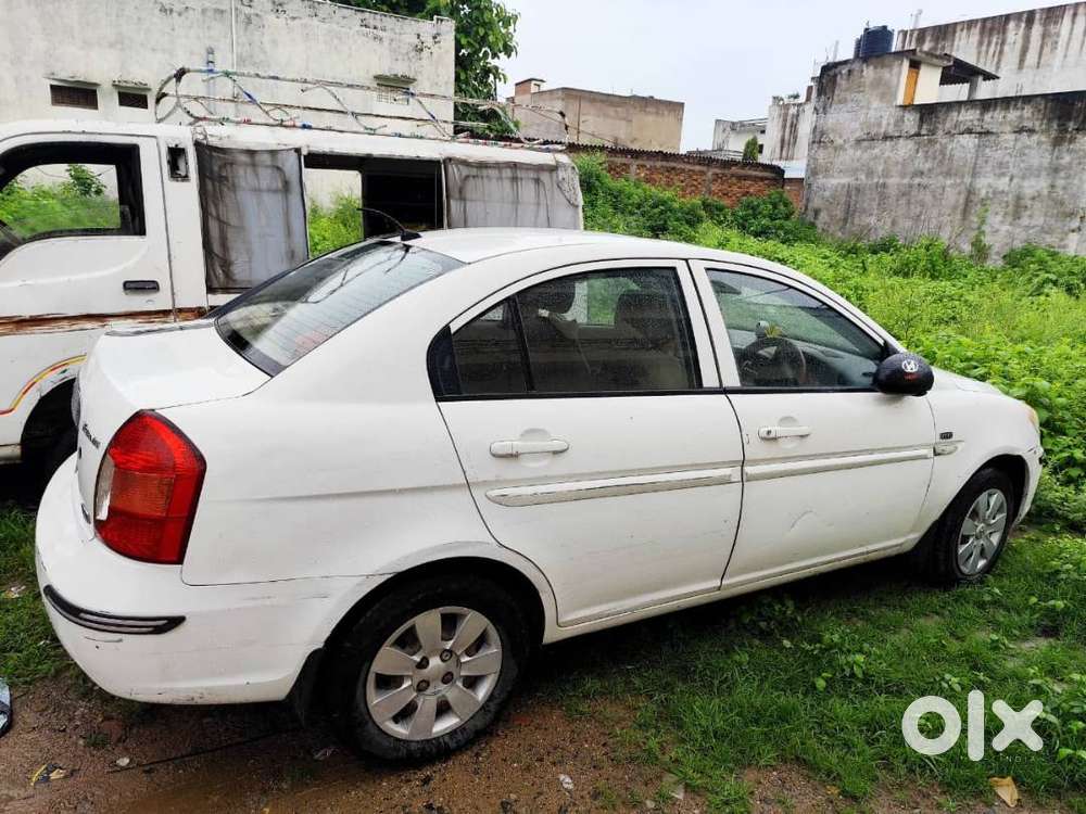 Jhansi Rto नं है  2009 Verna Petrol