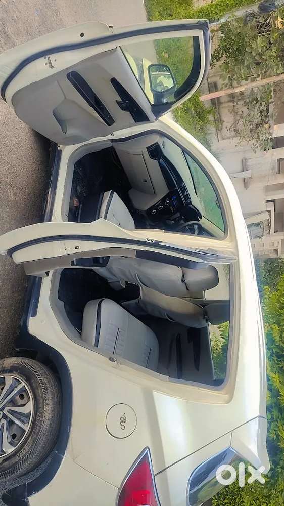 Mahindra Kuv 100 2017