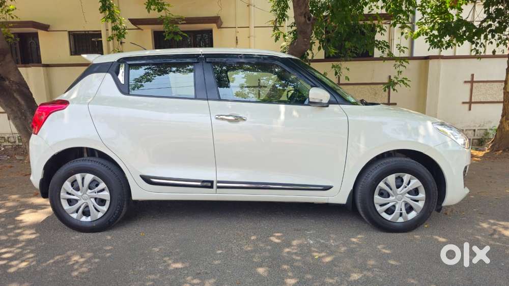 Maruti Suzuki Swift Vxi + Manual, 2023, Petrol