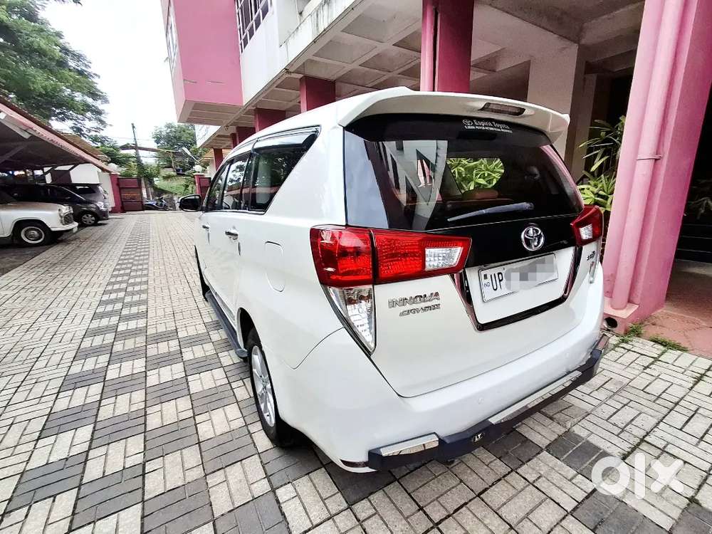 Toyota Innova Crysta 2.4 V Manual 2017 8 Seater
