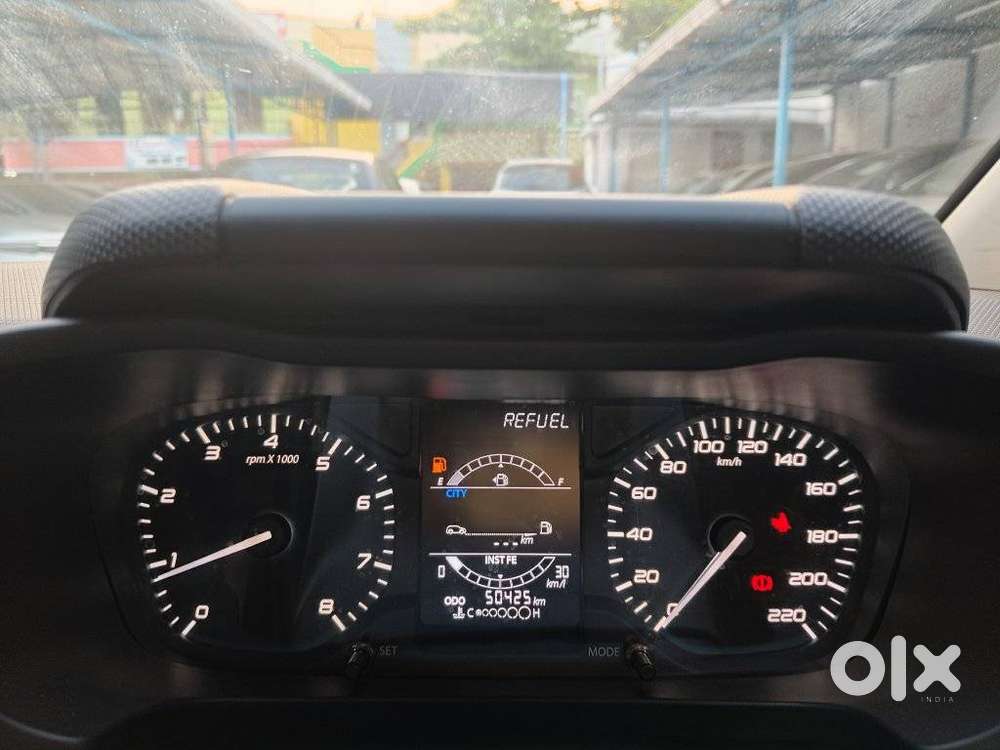 Tata Altroz 1.2 Xm Plus, 2024