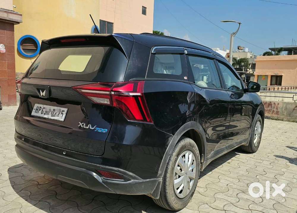 Mahindra Xuv700 2.0 Ax 3 Petrol Mt 5 Str, 2022, Petrol