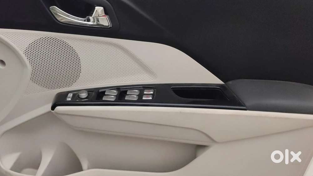 Mahindra Xuv300 W8 Option, 2022, Petrol