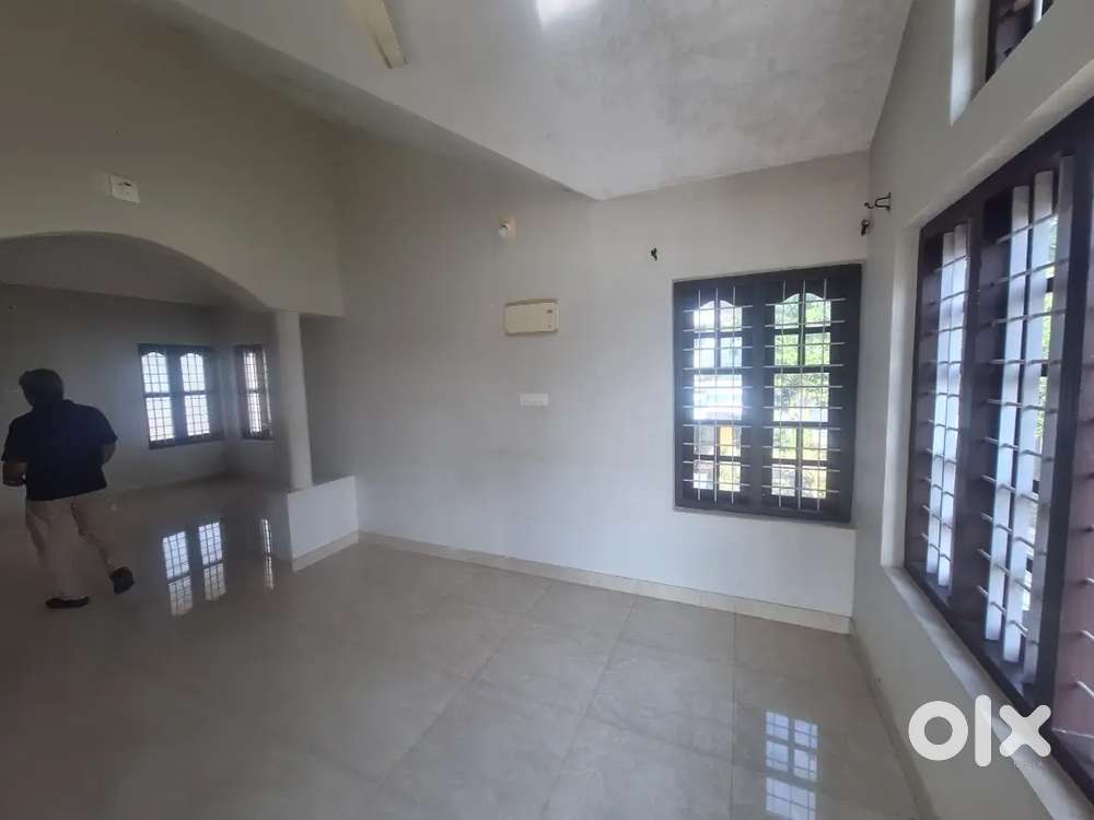 2bhk house upstair for rent in Kalpetta.