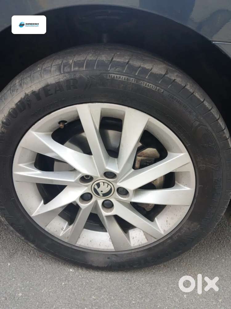 Skoda Slavia Ambition 1.0l Tsi At, 2022, Petrol