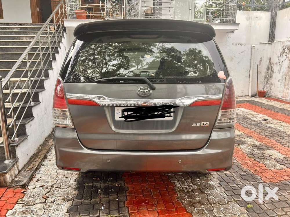 Toyota Innova 2011