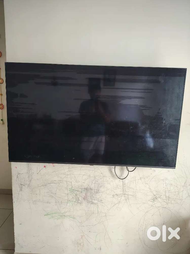 Selling an LG 55-inch NanoCell Smart TV with a damaged screen/panel. T