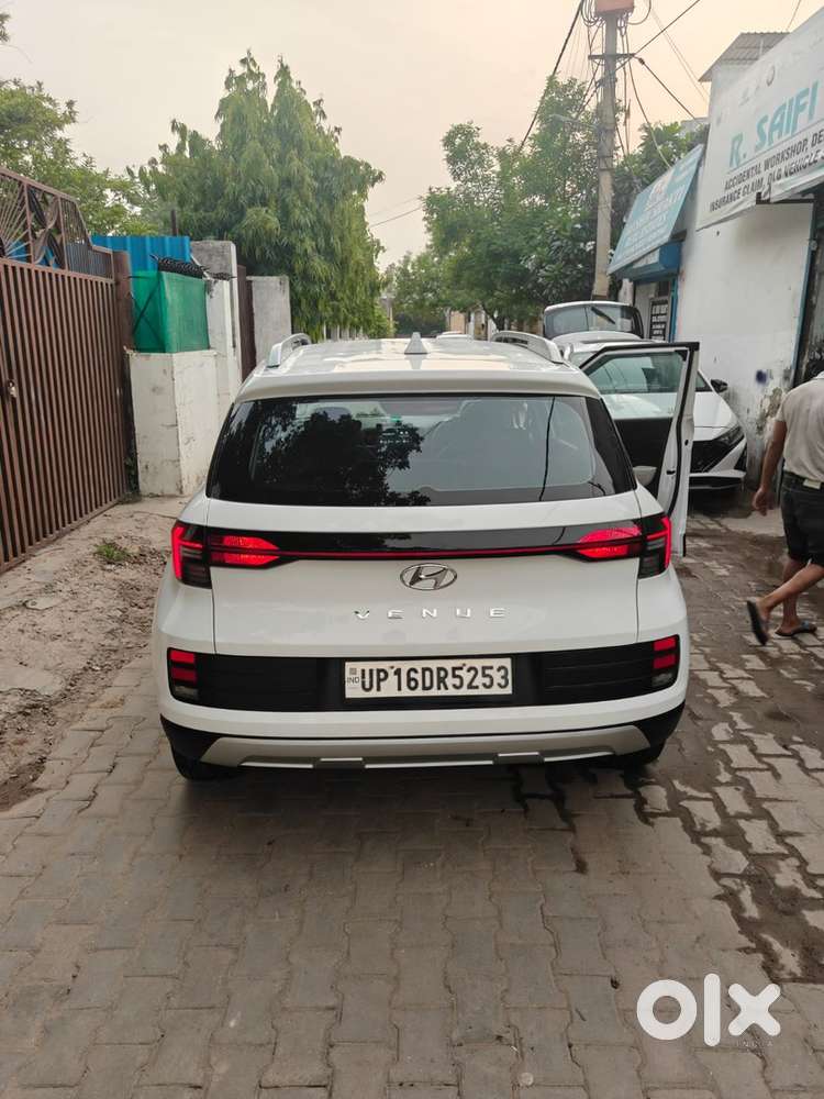 Hyundai Venue 2023 Petrol Well Maintained